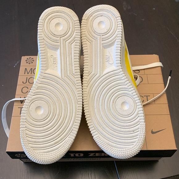 Nike Air Force 1 LV8 Youth 6 (ladies 8) - Picture 2 of 3